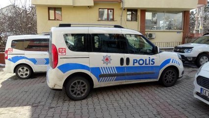 OTOMOBİLİNİ SATMASINA TEPKİ GÖSTEREN EŞİNİ TABANCAYLA BACAĞINDAN VURDU