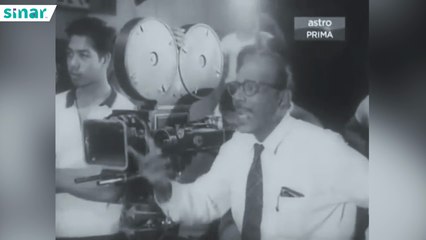 SINAR : Duo Sinar Gian Naik Motor Pakai Helmet Duduk Rumah