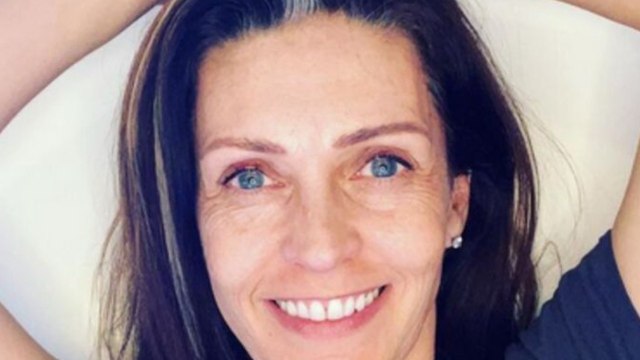 GALA VIDEO - “Vieillir est un privilège” : Adeline Blondieau rayonnante, elle assume ses rides et ses cheveux gris