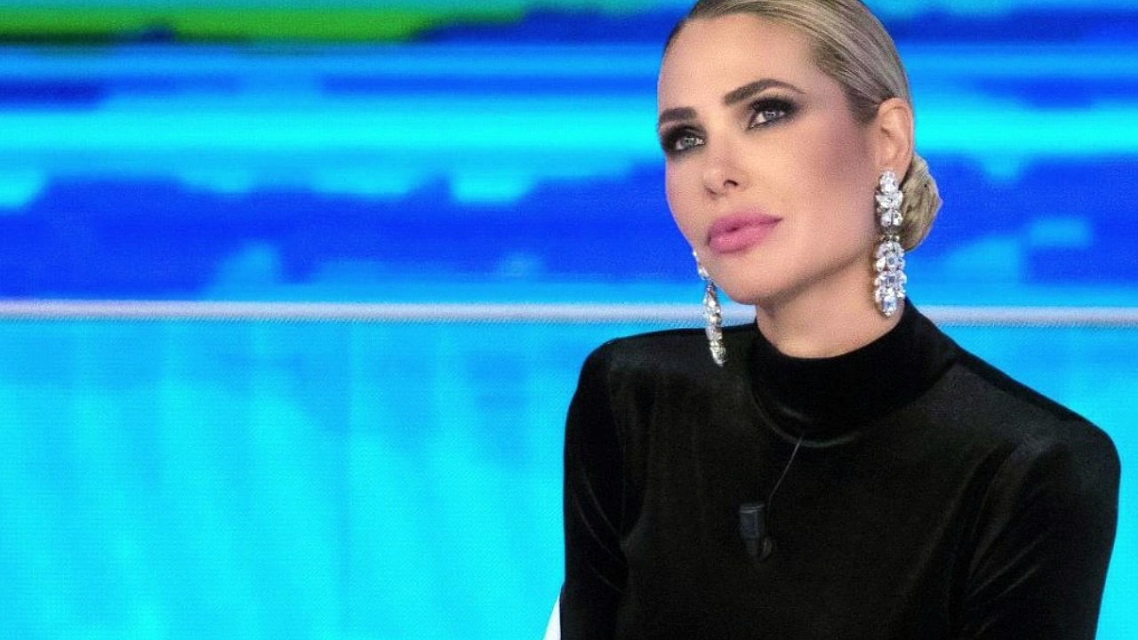 L’Isola dei Famosi 2022, la foto ufficiale ma pochi riconoscono il nuovo concorrente