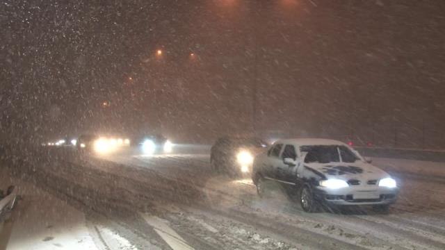Üsküdar D-100 karayolu kara teslim oldu, sürücüler zor anlar yaşadı