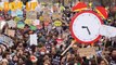 Urgence climatique : « On en parle quand ? », interpellent les manifestants de la marche « Look up » à Paris