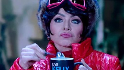 Kelly Ripa Channels Lady GaGa's 'House of Gucci' Role for 'Live' Post-Oscars Show