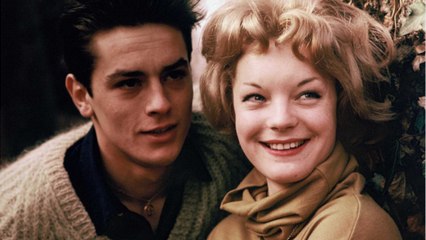 VOICI : Alain Delon : les dessous de sa rencontre avec Romy Schneider révélés