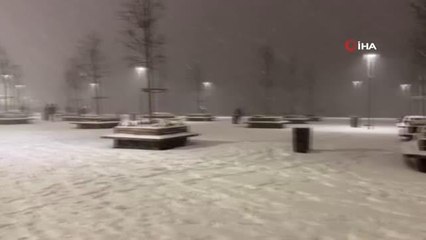 Üsküdar sahili beyaza büründü