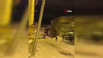 İstanbulluların kar keyfi... Kimisi kar topu oynadı, kimisi kayak yaptı