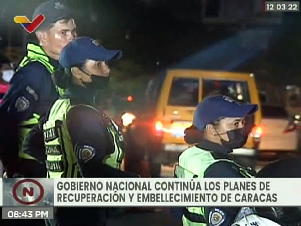 Avanzan trabajos de embellecimiento e instalación de luminarias en Avenida Intercomunal de El Valle