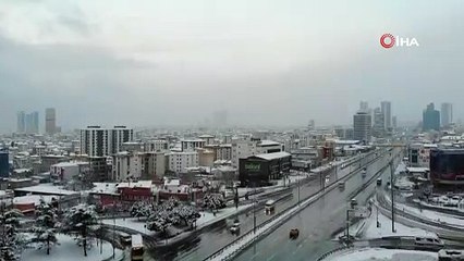 İstanbul'da vatandaşlar kar tedbirlerine uydu! Yollar boş kaldı