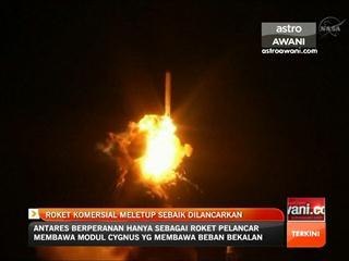 Roket komersial meletup sebaik dilancarkan