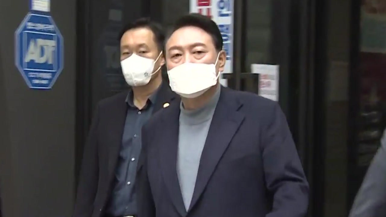 尹 당선인 "권양숙 여사 축하난 보내...감사전화 드려" / YTN