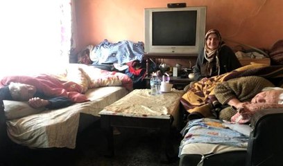 Zor durumuna rağmen hasta anne ve babasının bakımını kimseye bırakmadı