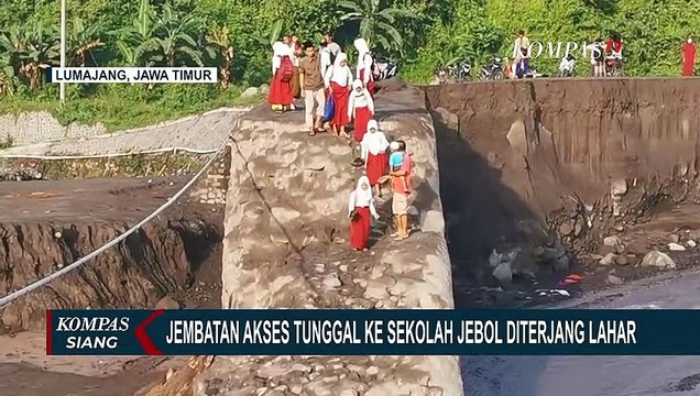 Jembatan Putus, Siswa SD di Candipuro Lumajang Harus Lintasi Aliran Lahar Dingin untuk ke Sekolah