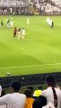 جمهور الوحدة الإماراتي يقتحم الملعب ويعتدي على لاعبي العين
