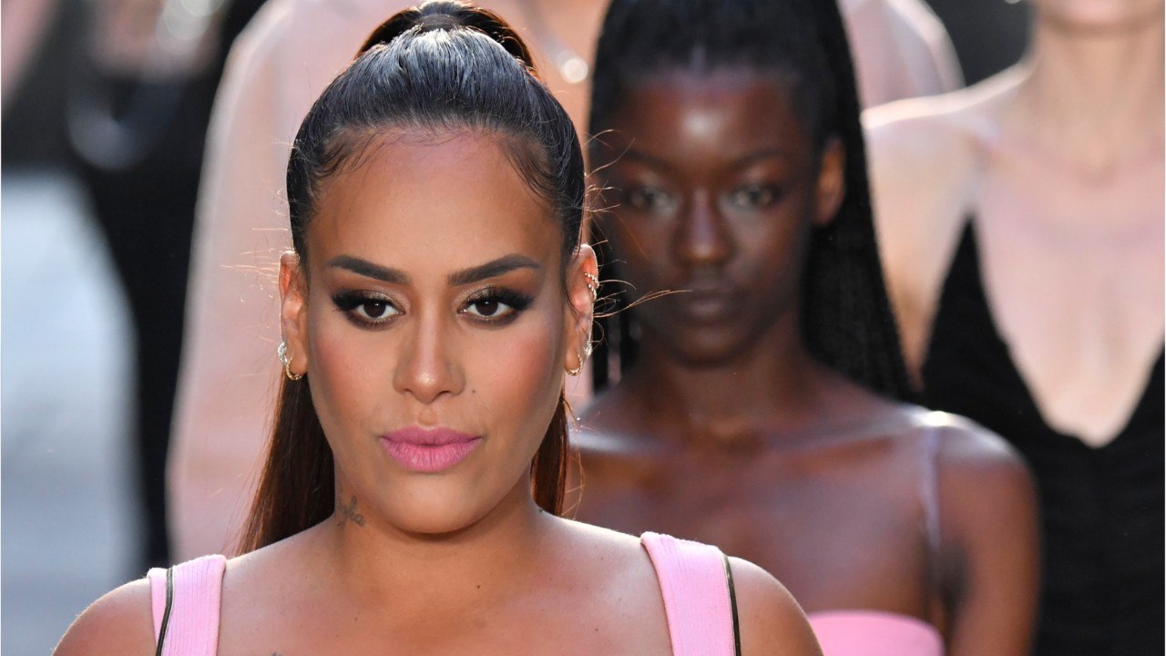 FEMME ACTUELLE - "Je ne suis pas ta pote" : Amel Bent cash face à un candidat dans "The Voice"