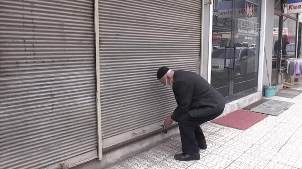 Saatçi Sebahattin usta 55 yıldır gözünden merceği elinden tornavidayı düşürmüyor