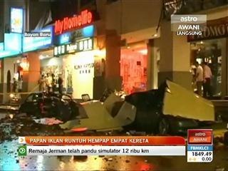 Papan iklan runtuh hempap empat kereta