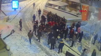 İSTANBUL-BEYOĞLU'NDA KARTOPU KAVGASI SİLAHLI ÇATIŞMAYA DÖNÜŞTÜ, 6 YARALI