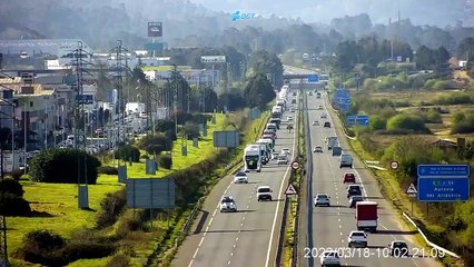 Convoy de mercancías escoltado por la Guardia Civil