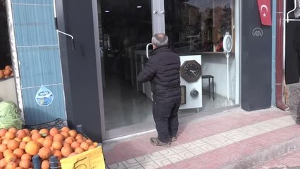 İlçenin tek saat tamircisi Yusuf usta, zamana direniyor