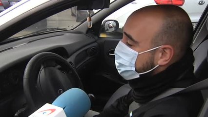 En busca del repostaje más barato: colas en las gasolineras