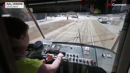 تصاویری از خط تراموای فعال در کی‌یف و راننده زن شجاعش که مسافران را همچنان جابجا می‌کند