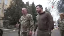 Ukrayna Devlet Başkanı Zelenskiy, yaralı askerleri ziyaret etti