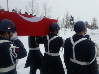 KIZ ARKADAŞIYLA KONUŞURKEN KAZARA KENDİSİNİ VURAN UZMAN ÇAVUŞ TOPRAĞA VERİLDİ