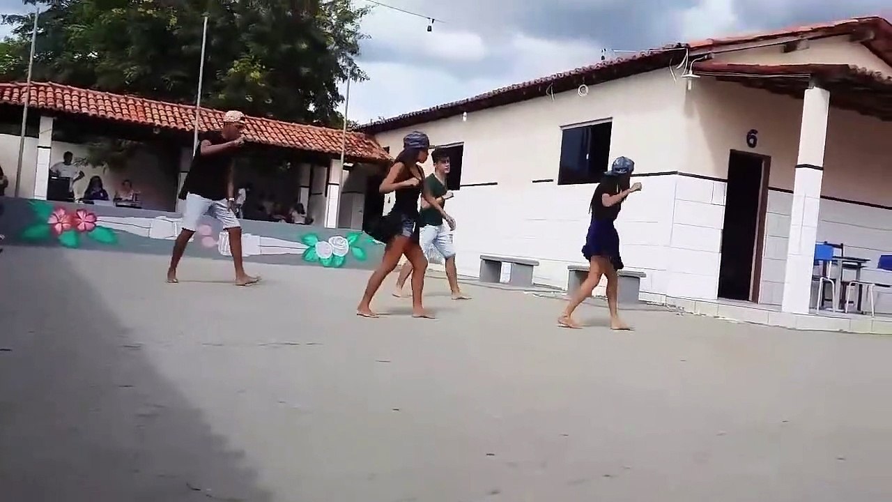 Danser sous l'orage : mauvaise idée, attention à la foudre
