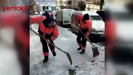 Belediye işçilerinin efsane kar temizleme yöntemi