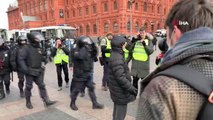 Son dakika haberleri! Rusya'da Savaş Karşıtı Gösterilerde 850'den Fazla Kişi Gözaltına Alındı