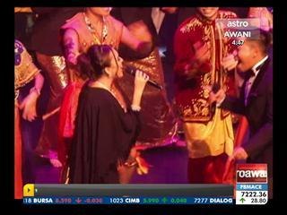 Siti Saleha tunjuk bakat menyanyi