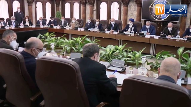 رئيس الجمهورية عبد المجيد تبون يترأس إجتماعا لمجلس الوزراء