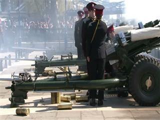 Guns ring out as Queen Elizabeth II turns 89