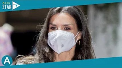 Letizia d'Espagne divine : en robe blanche fluide et fendue, elle illumine la Fashion Week