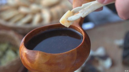 تناول الطعام على غرار شعب سامي