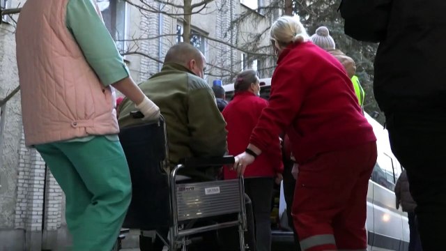 Ucraina: continuano gli attacchi russi, riprendono i negoziati (in videoconferenza)