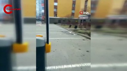 Rus bombardımanında ölen Ukraynalı anne ve oğul yaşadıkları sitenin bahçesine gömüldü