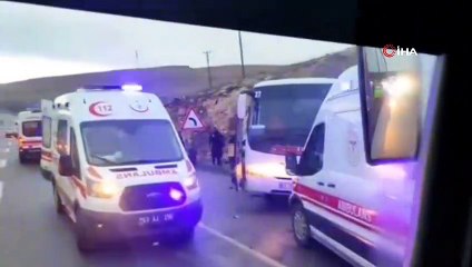 İşçi servisi devrildi: Çok sayıda yaralı var