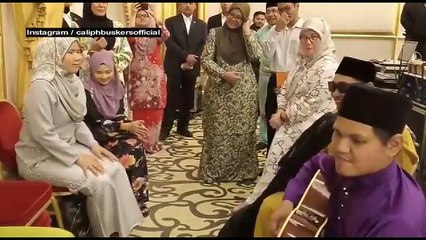 Caliph Busker tak sangka dapat bersembang dengan Raja Permaisuri Agong