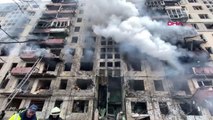 Rus birlikleri Kiev'de bir apartmanı vurdu: 2 ölü, 12 yaralı