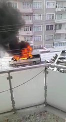 PARK HALİNDEKİ ÖĞRENCİ SERVİSİ ALEV ALDI; O ANLAR KAMERADA