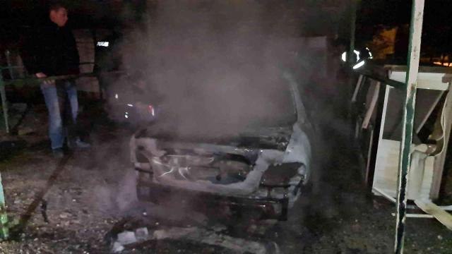 Park halindeki otomobil alevlere teslim oldu... Polis kundaklama şüphesiyle tahkikat başattı