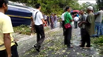 Sekitar lokasi kejadian insiden bas bawa majoriti pelajar MRSM terbabas, terbalik di Bukit Tangga