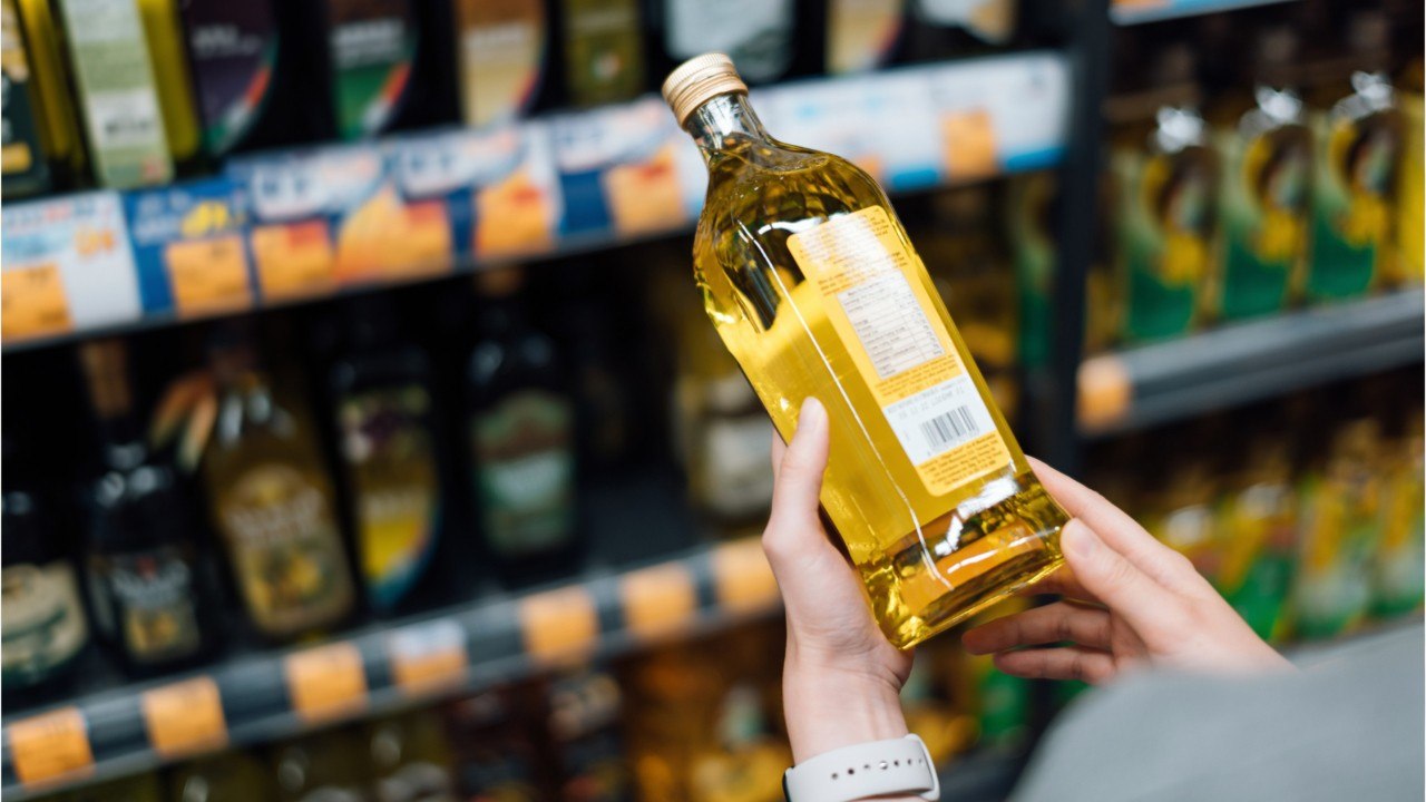 Regale immer häufiger leer: erster discounter rationiert speiseöl