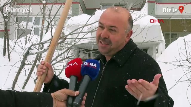 Bitlis'te kar kalınlığı 2 metreyi aştı; ev ve araçlar kara gömüldü