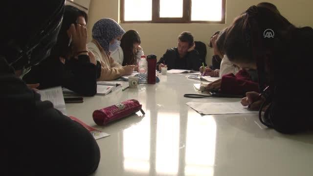 DİYARBAKIR - Öğrenciler belediyenin açtığı Akademi Lise ile geleceğe hazırlanıyor