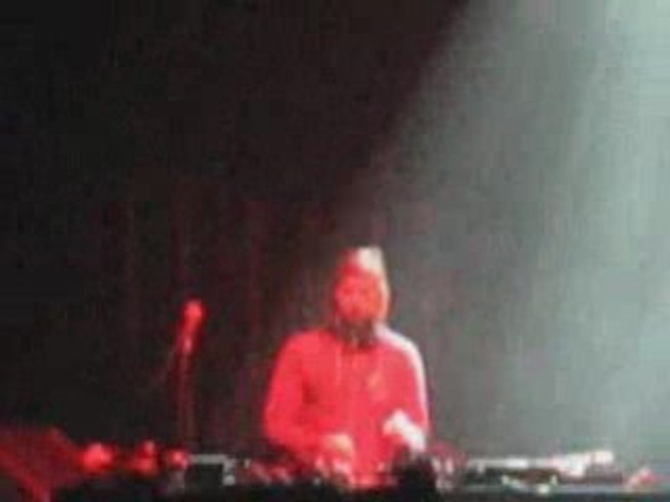 Busy P remixe daft punk à la Coopé (03/11/07)