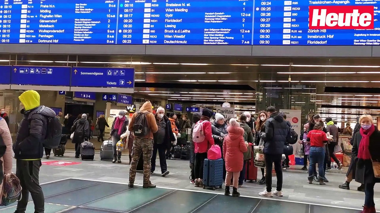 Erste große Flüchtlingswelle trifft in Österreich ein