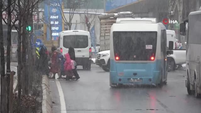 Anadolu Yakası'nda kar yağışı etkisini sürdürüyor