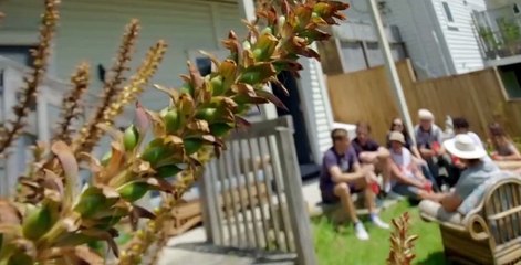 Russell Howard Stands Up To The World S01 E02